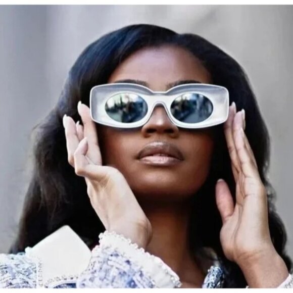 Loewe Accessories - NEW LOEWE SUNGLASSES LW40033I 24C SILVER UNISEX EYEWEAR